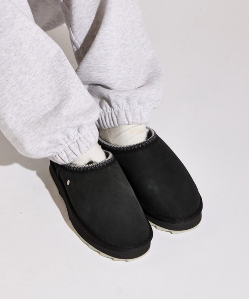 EMU Australia（エミューオーストラリア）の「EMU Australia/エミュオーストラリア Sharky Scuff シープスキン ムートンスリッポン（スリッポン・レディース・ブラウン/ブラック・8/7/6）」の3枚目の写真