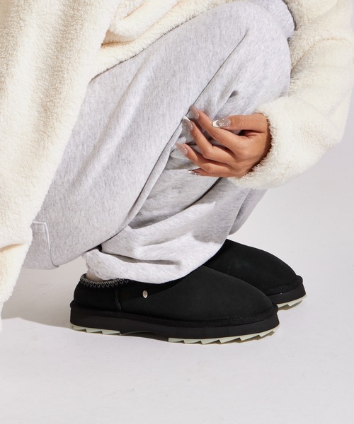 EMU Australia（エミューオーストラリア）の「EMU Australia/エミュオーストラリア Sharky Scuff シープスキン ムートンスリッポン（スリッポン・レディース・ブラウン/ブラック・8/7/6）」の4枚目の写真