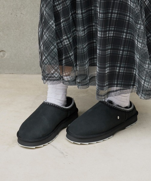 EMU Australia（エミューオーストラリア）の「EMU Australia/エミュオーストラリア Sharky Scuff シープスキン ムートンスリッポン（スリッポン・レディース・ブラウン/ブラック・8/7/6）」の12枚目の写真