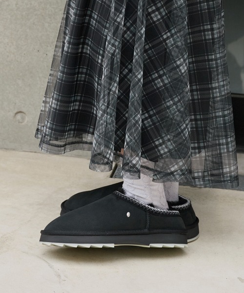 EMU Australia（エミューオーストラリア）の「EMU Australia/エミュオーストラリア Sharky Scuff シープスキン ムートンスリッポン（スリッポン・レディース・ブラウン/ブラック・8/7/6）」の13枚目の写真