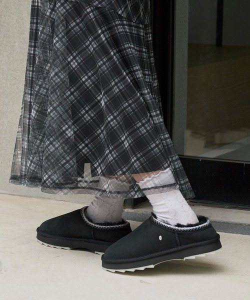 EMU Australia（エミューオーストラリア）の「EMU Australia/エミュオーストラリア Sharky Scuff シープスキン ムートンスリッポン（スリッポン・レディース・ブラウン/ブラック・8/7/6）」の14枚目の写真