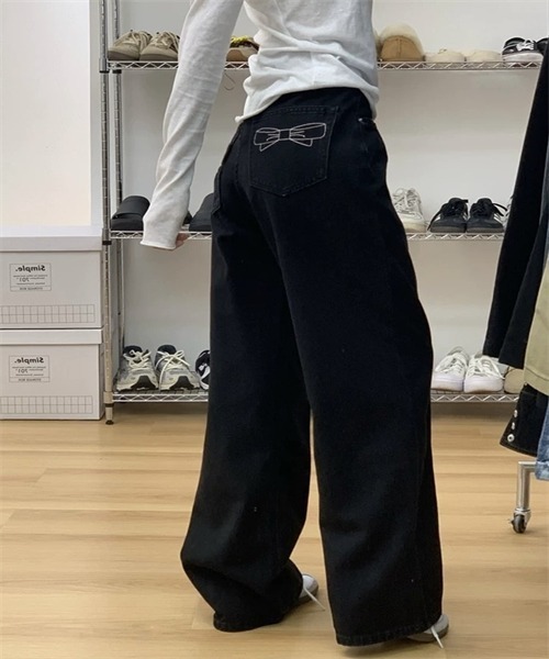Dream garden(ドリームガーデン)の「フロント切り替えバックリボン刺しゅうワイドデニムパンツ(デニムパンツ・レディース・ブラック・XS/S/M/L/XL/XXL/3XL/4XL)」の9枚目の写真