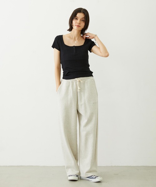 MILKFED.(ミルクフェド)の「HENLEY NECK S/S TOP(Tシャツ/カットソー・レディース・オフホワイト/ライトピンク/ブラック・ONE SIZE)」の12枚目の写真