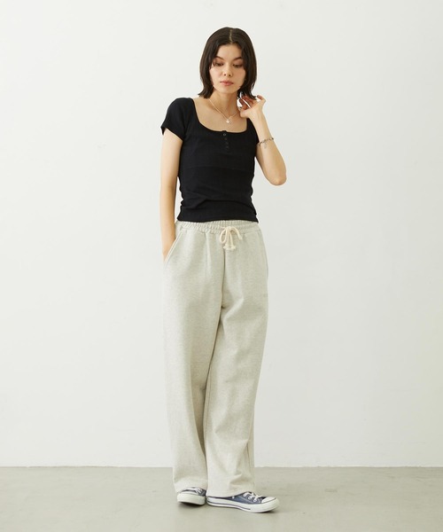 MILKFED.(ミルクフェド)の「HENLEY NECK S/S TOP(Tシャツ/カットソー・レディース・オフホワイト/ライトピンク/ブラック・ONE SIZE)」の13枚目の写真