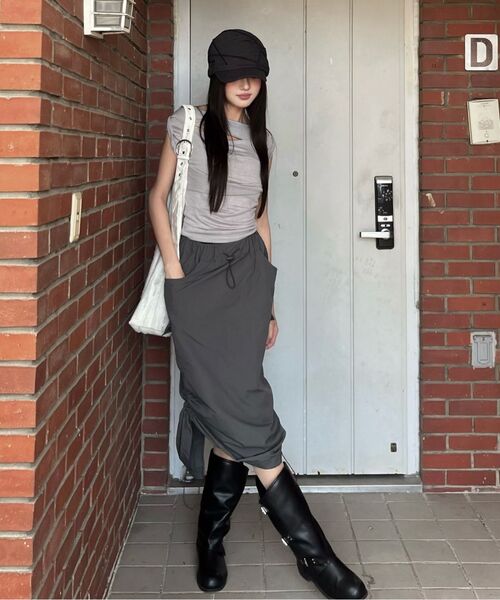 FLAREUP(フレアアップ)の「アシンメトリードレープロールアップTシャツ(FL-165_グレー)(Tシャツ/カットソー・レディース・グレー・OS)」の13枚目の写真