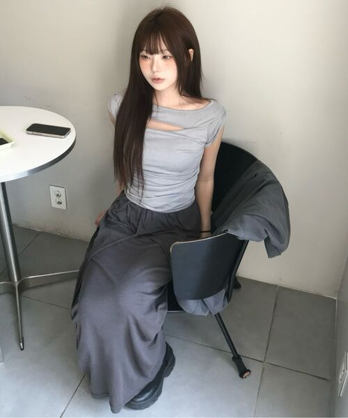 FLAREUP(フレアアップ)の「アシンメトリードレープロールアップTシャツ(FL-165_グレー)(Tシャツ/カットソー・レディース・グレー・OS)」の15枚目の写真