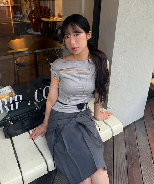 FLAREUP(フレアアップ)の「アシンメトリードレープロールアップTシャツ(FL-165_グレー)(Tシャツ/カットソー・レディース・グレー・OS)」の10枚目の写真
