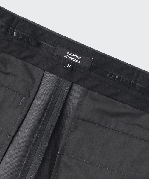 MUSINSA STANDARD WOMAN（ムシンサスタンダードウーマン）の「ウィメンズスリムストレートヒドゥンバンディング10部スラックス[グレー]（スラックス・レディース・その他・34/32/30/31/24/25/26/27/28/29）」の4枚目の写真