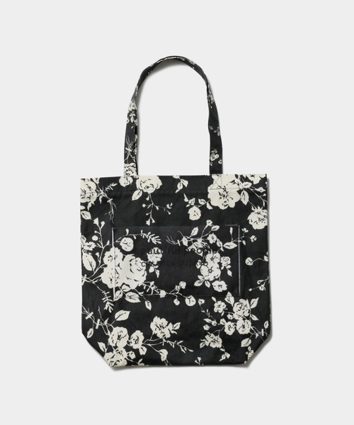 beautiful people(ビューティフルピープル)の「seasonal print name tag tote(トートバッグ・レディース・マルチ/ブラック・FREE)」の2枚目の写真