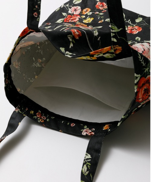 beautiful people(ビューティフルピープル)の「seasonal print name tag tote(トートバッグ・レディース・マルチ/ブラック・FREE)」の5枚目の写真