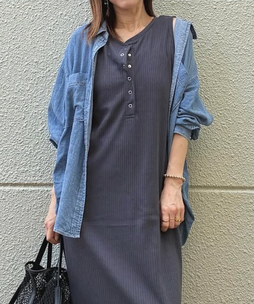 Emma Taylor(エマテイラー)の「【秋に活躍!】シルエット変更可!シアーデニムドロストシャツ(シャツ/ブラウス・レディース・ブルー/グレー・FREE)」の6枚目の写真