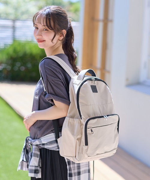 Rosemadame(ローズマダム)の「軽量・撥水・大容量。子育てに最適な多機能 ハジカルペアレンツリュック/マザーズバッグ(バックパック/リュック・レディース・アイボリー/ブラック/グレー・FREE)」の2枚目の写真