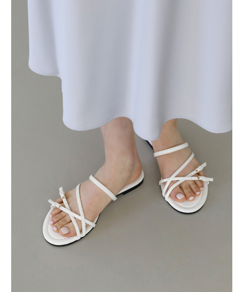 SAPPUN(サプン)の「Leons Buckle Strap Slippers (1cm)(サンダル・レディース・ホワイト/ブラック/シルバー・22.5cm/23cm/23.5cm/24cm/24.5cm/25cm/25.5cm)」の6枚目の写真