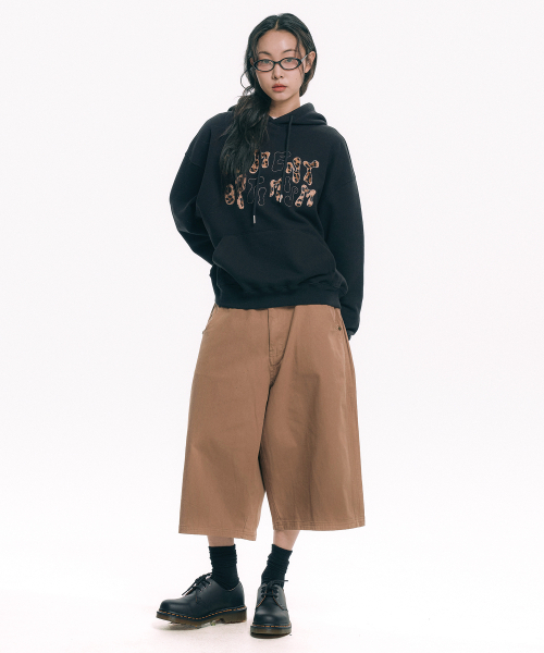 MOO（エムオーオー）の「レオパードアップリケフード - ブラック（パーカー・レディース・ブラック・MEDIUM/LARGE）」の2枚目の写真