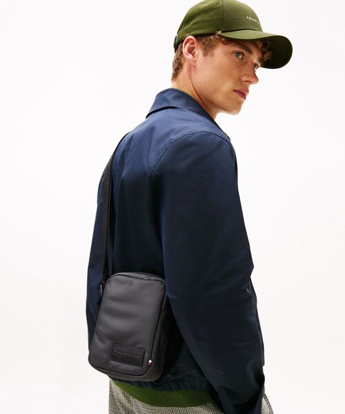 TOMMY HILFIGER(トミーヒルフィガー)の「ミニショルダーバッグ(ボディバッグ/ウエストポーチ・メンズ・グレー・FREE)」の5枚目の写真
