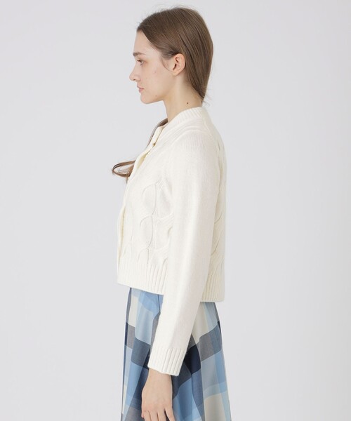 BLUE LABEL CRESTBRIDGE（ブルーレーベルクレストブリッジ）の「【限定カラーあり】ヘアリーアルパカウールカーディガン（カーディガン/ボレロ・レディース・オフホワイト/ブラック/グレー系その他・38）」の7枚目の写真