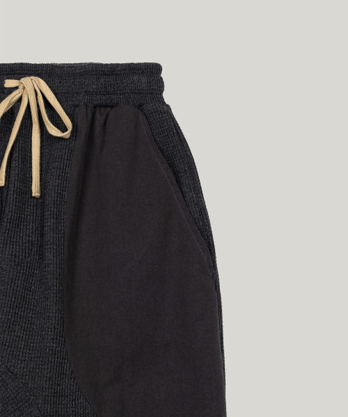 FLAWSROOM（フローズルーム）の「Round Panel Jogger Pants [CHARCOAL]（スウェットパンツ・レディース・その他・LARGE/MEDIUM）」の5枚目の写真