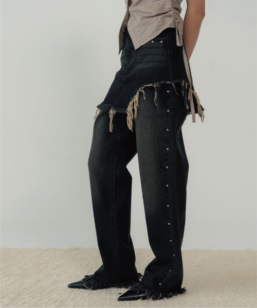 ZIZEMUSEUM(ジゼミュージアム)の「STUD DENIM SKIRT LAYERED PANTS (BLACK)(デニムパンツ・レディース・その他・SMALL/MEDIUM/LARGE)」の2枚目の写真