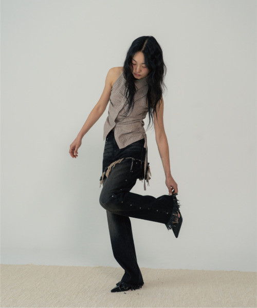 ZIZEMUSEUM(ジゼミュージアム)の「STUD DENIM SKIRT LAYERED PANTS (BLACK)(デニムパンツ・レディース・その他・SMALL/MEDIUM/LARGE)」の3枚目の写真