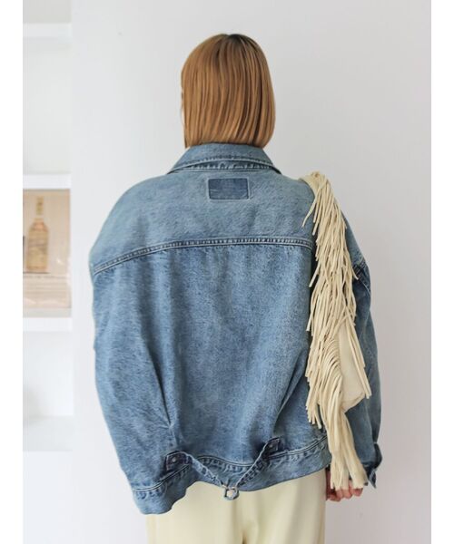 Ungrid(アングリッド)の「ルーズシルエットデニムジャケット(デニムジャケット・レディース・ブルー・FREE)」の4枚目の写真