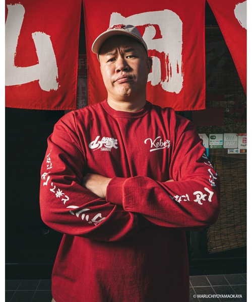 山岡家 × KEBOZ ガツンときて、くせになる。 L/S TEE（Tシャツ