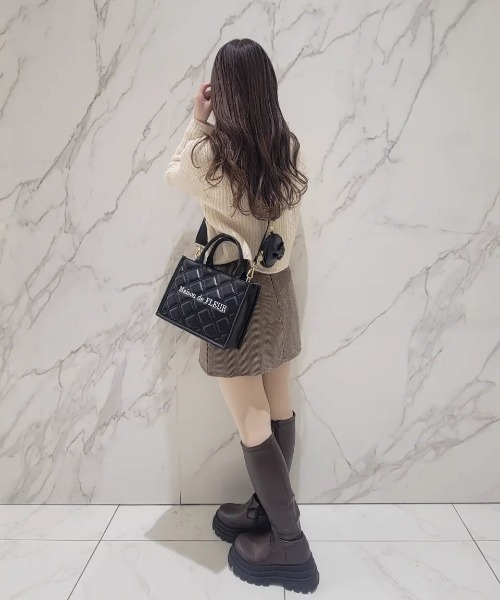 Maison de FLEUR（メゾンドフルール）の「ミニポーチ付きキルティングトートバッグ（ハンドバッグ・レディース・ブラック/ピンク・FREE）」の7枚目の写真
