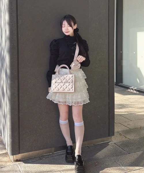 Maison de FLEUR（メゾンドフルール）の「ミニポーチ付きキルティングトートバッグ（ハンドバッグ・レディース・ブラック/ピンク・FREE）」の3枚目の写真