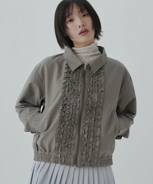 FEKETE（フェケテ）の「check frill shirt blouson / チェックフリルシャツブルゾン（ブルゾン・レディース・ブラック/ベージュ・LARGE/MEDIUM/SMALL）」の2枚目の写真