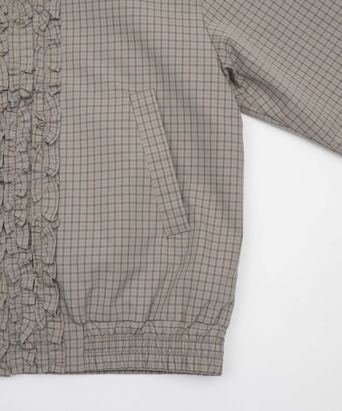 FEKETE（フェケテ）の「check frill shirt blouson / チェックフリルシャツブルゾン（ブルゾン・レディース・ブラック/ベージュ・LARGE/MEDIUM/SMALL）」の4枚目の写真