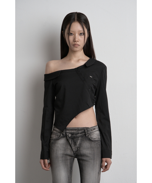 SYNERJYN(シナジン)の「FLOW UNBALANCED CROP SHIRT BLACK(シャツ/ブラウス・レディース・その他・SMALL/MEDIUM)」の1枚目の写真