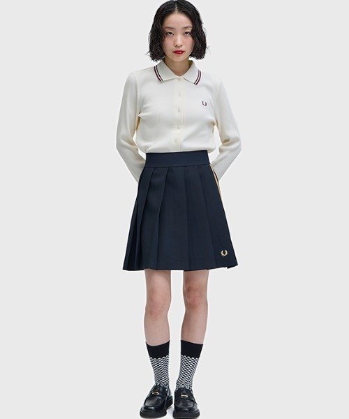 FRED PERRY（フレッドペリー）の「Tape Detail Pleated Skirt／テープディテールプリーツスカート（スカート・レディース・ブラック・6/8/10）」の7枚目の写真