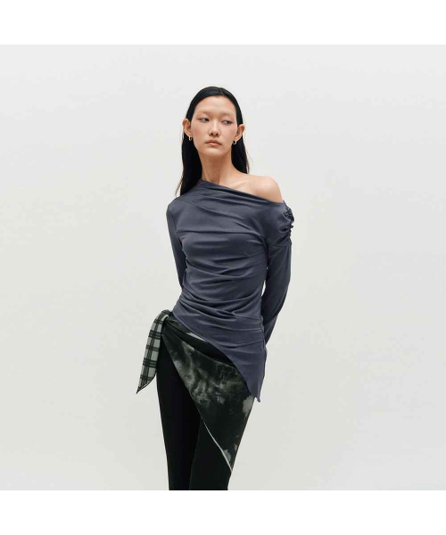 KIMZISU(キムジス)の「One Shoulder Draped Jersey Top _ CHARCOAL(Tシャツ/カットソー・レディース・チャコール・M/S)」の1枚目の写真