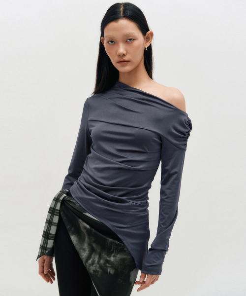 KIMZISU(キムジス)の「One Shoulder Draped Jersey Top _ CHARCOAL(Tシャツ/カットソー・レディース・チャコール・M/S)」の2枚目の写真