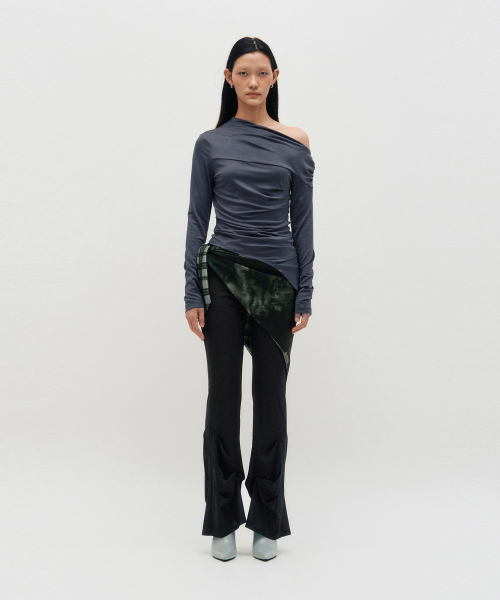 KIMZISU(キムジス)の「One Shoulder Draped Jersey Top _ CHARCOAL(Tシャツ/カットソー・レディース・チャコール・M/S)」の5枚目の写真