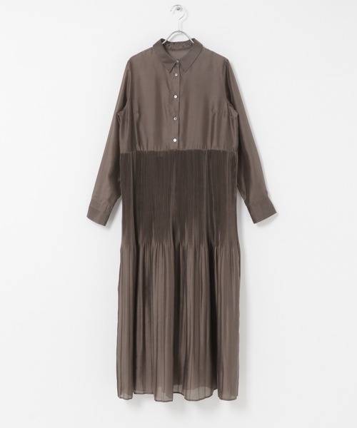 URBAN RESEARCH ROSSO WOMEN（アーバンリサーチ　ロッソ）の「プリーツロングシャツワンピース（ワンピース・レディース・ブルー/ブラウン・FREE）」の17枚目の写真