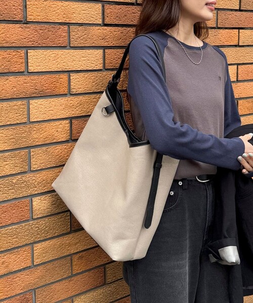 fredy emue（フレディエミュ）の「異素材コンビワンハンドルバッグ（ショルダーバッグ・レディース・ブラック系その他/ブラウン/ホワイト系その他・FREE）」の2枚目の写真