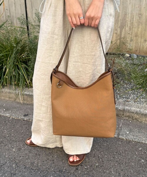 fredy emue（フレディエミュ）の「異素材コンビワンハンドルバッグ（ショルダーバッグ・レディース・ブラック系その他/ブラウン/ホワイト系その他・FREE）」の4枚目の写真