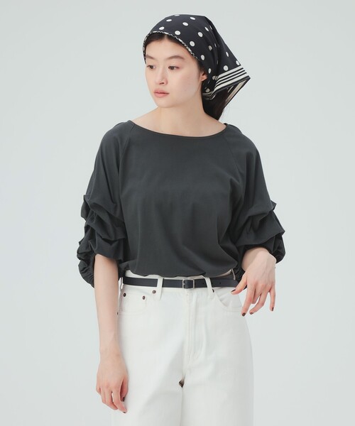 BEAMS HEART（ビームスハート）の「【デコルテ美人と二の腕カバーを両立】タック バルーンスリーブ シルケット プルオーバー（Tシャツ/カットソー・レディース・ホワイト/その他2/その他1/チャコールグレー・FREE）」の11枚目の写真