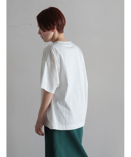 FIL DE FER(フィルデフェール)の「ジラフプリント クルーネックTEE(Tシャツ/カットソー・レディース・グリーン/ボルドー/ネイビー・FREE)」の5枚目の写真