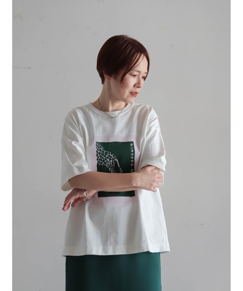 FIL DE FER(フィルデフェール)の「ジラフプリント クルーネックTEE(Tシャツ/カットソー・レディース・グリーン/ボルドー/ネイビー・FREE)」の4枚目の写真