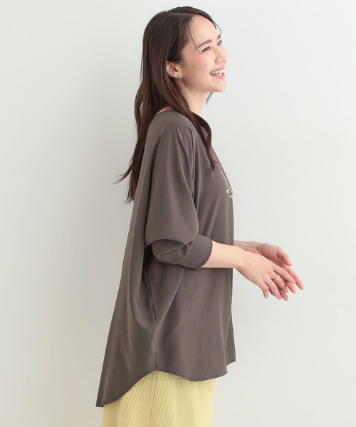 SHOO・LA・RUE(シューラルー)の「【着丈選べる/体型カバー/洗濯機可】さらさらとろん ドルマンブラウス(シャツ/ブラウス・レディース・ライトイエロー系/ピンク系/ピンク系9/サックスブルー系7/ネイビー/ライトイエロー系8/ブラウン系その他/サックスブルー/グレー系4/ブラウン系その他5/ネイビー系5/グレー・00)」の18枚目の写真