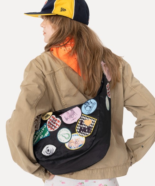 HEY!MrsROSE（ヘイミセスローズ）の「HEY! Mrs ROSE(ヘイ！ミセスローズ)HEY!Wappen BAG（ショルダーバッグ・レディース・ホワイト/ピンク/ブラック・FREE）」の4枚目の写真