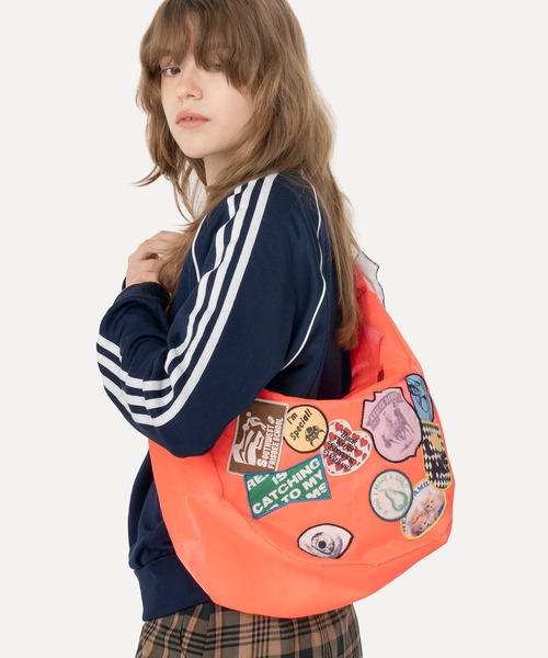 HEY!MrsROSE（ヘイミセスローズ）の「HEY! Mrs ROSE(ヘイ！ミセスローズ)HEY!Wappen BAG（ショルダーバッグ・レディース・ホワイト/ピンク/ブラック・FREE）」の6枚目の写真