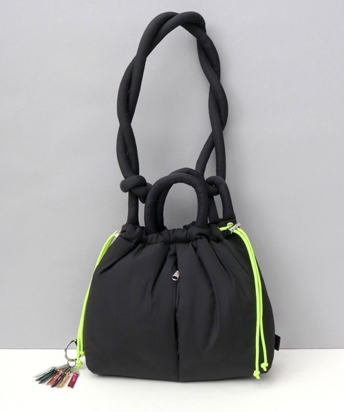 cheek(BAG)(チーク)の「2WAY ショルダートート 巾着 パフバッグ パディングバッグ(ショルダーバッグ・レディース・カーキ/ブラック/グレー/パープル・FREE)」の1枚目の写真
