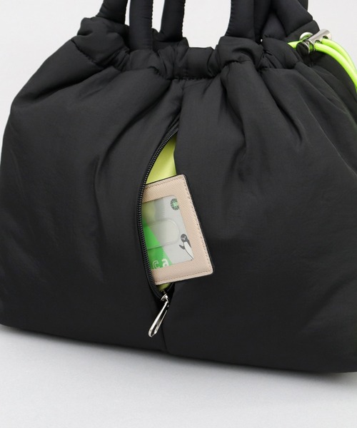cheek(BAG)(チーク)の「2WAY ショルダートート 巾着 パフバッグ パディングバッグ(ショルダーバッグ・レディース・カーキ/ブラック/グレー/パープル・FREE)」の11枚目の写真