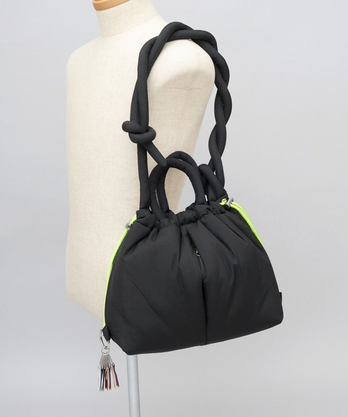cheek(BAG)(チーク)の「2WAY ショルダートート 巾着 パフバッグ パディングバッグ(ショルダーバッグ・レディース・カーキ/ブラック/グレー/パープル・FREE)」の15枚目の写真