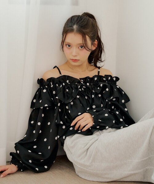Chico（チコ）の「オフショル2wayドットフリルブラウス（シャツ/ブラウス・レディース・ホワイト/ブラック/ベージュ・FREE）」の8枚目の写真