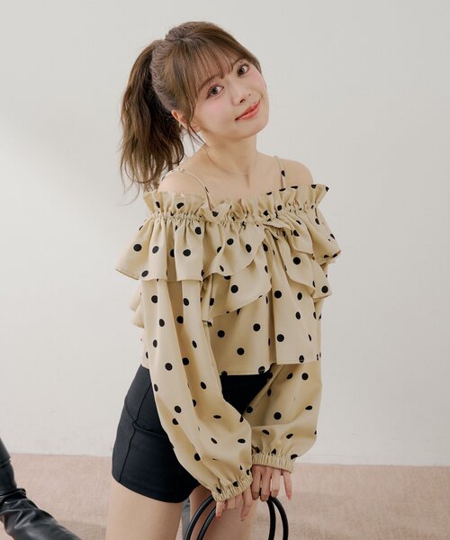 Chico(チコ)の「オフショル2wayドットフリルブラウス(シャツ/ブラウス・レディース・ホワイト/ブラック/ベージュ・FREE)」の11枚目の写真