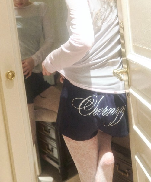 chernyy（チェルニー）の「chernyy shorts / バック刺繍ロゴショートパンツ（その他パンツ・レディース・アイボリー/ネイビー・LARGE/MEDIUM/SMALL）」の6枚目の写真