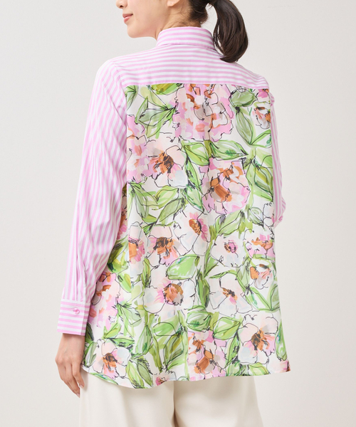 NARACAMICIE（ナラカミーチェ）の「【NARACAMICIE】ストレッチストライプバックラインフラワー柄長袖シャツ（シャツ/ブラウス・レディース・ブルー/ピンク・M/XL）」の2枚目の写真